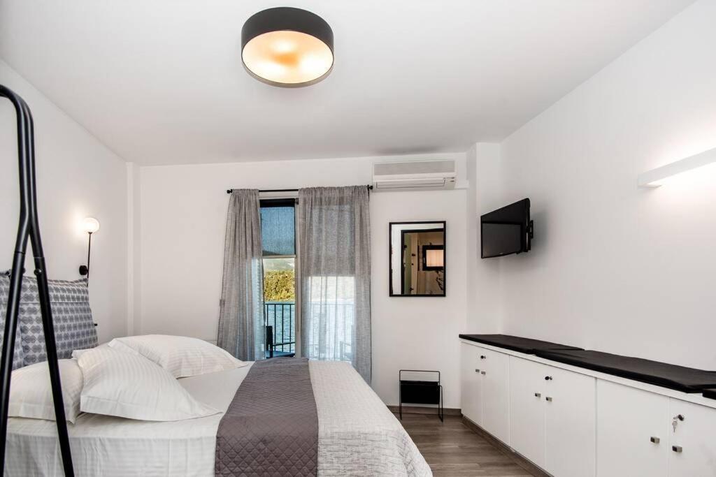 A & B Minimal Suite With Sea View In Argostoli Exterior foto