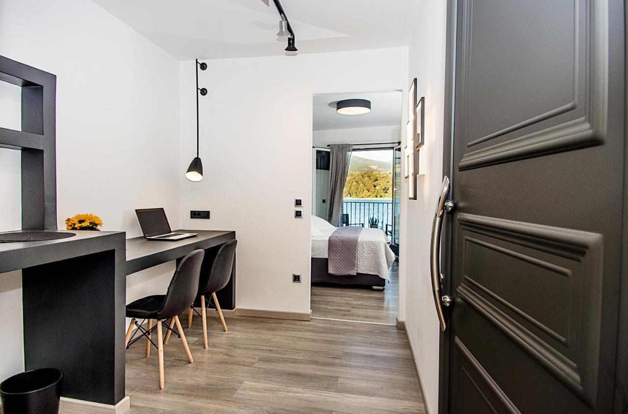 A & B Minimal Suite With Sea View In Argostoli Exterior foto